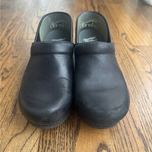 Dansko XP 2.0 Black Leather Slip-On Shoes size 39 Wide